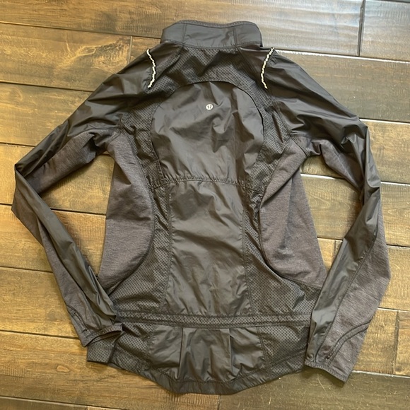 Lululemon Black Running Jacket Size 6 - Picture 5 of 6